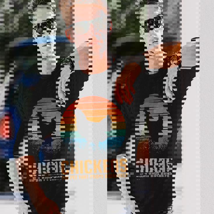 朝ごはんを食べるペット、ニワトリ 長袖Tシャツ 彼への贈り物