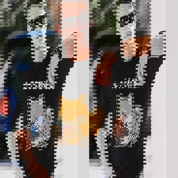 柴犬 いぬ ご飯 食事 スマホ イラスト スマホ依存症 いぬ好き かわいい おもしろ 長袖Tシャツ 彼への贈り物