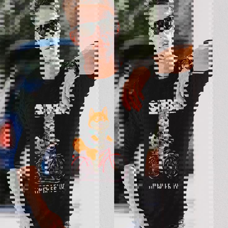 柴犬 いぬ イラスト 柴犬好き 犬好き 自転車 かわいい おもしろ レトロ Ride For Life's Joy 長袖Tシャツ 彼への贈り物