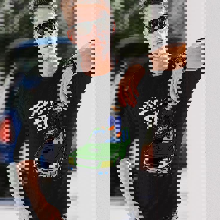 横転した車の屋根を板金するようす 長袖Tシャツ 彼への贈り物