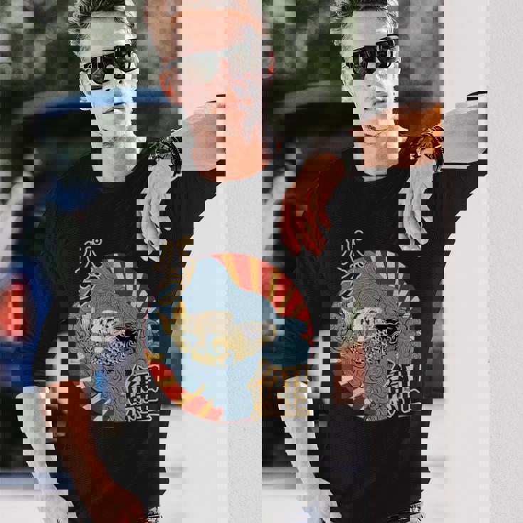 波を介して鯉に乗るパグ日本のヴィンテージ画 長袖Tシャツ 彼への贈り物