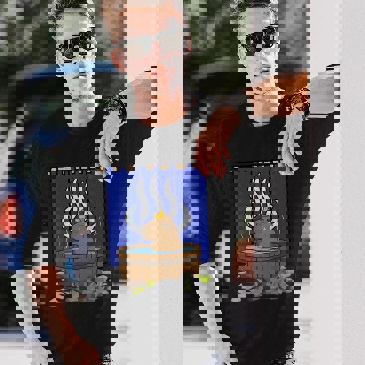 温泉に浸かるかわいいカピバラ 長袖Tシャツ 彼への贈り物