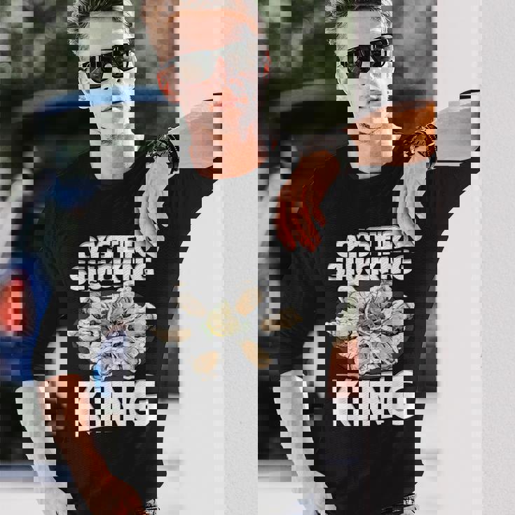 牡蠣を喰わせる王の牡蠣 長袖Tシャツ 彼への贈り物