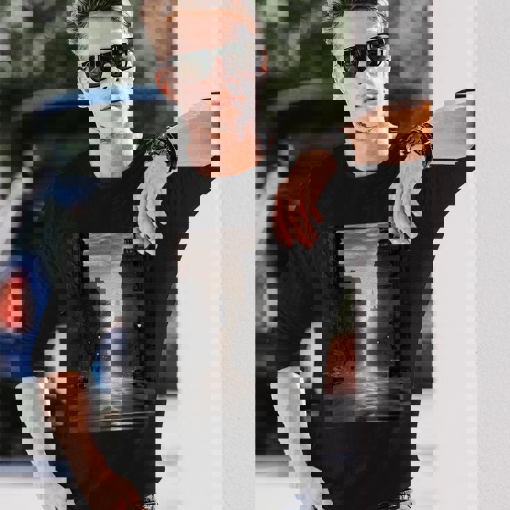 白黒写真 街の街の夕焼け写真 長袖Tシャツ 彼への贈り物