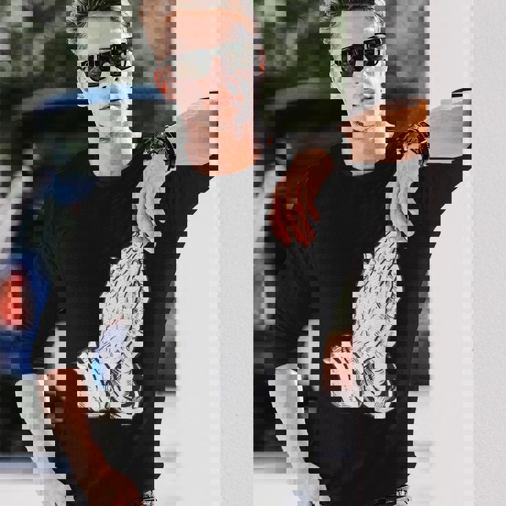 祈るイエスの手 長袖Tシャツ 彼への贈り物