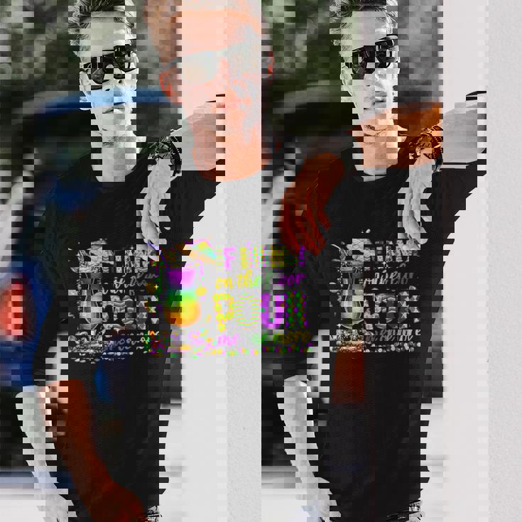 私が床にいないなら、マルディグラ（2025）をもう一杯注いでください 長袖Tシャツ 彼への贈り物