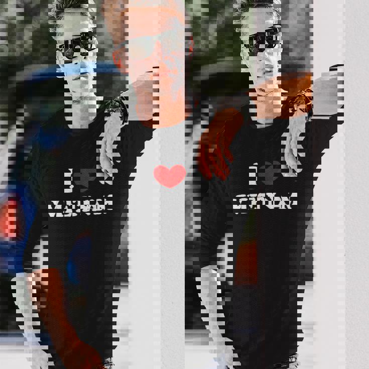 私はベトナムが大好きです、私はベトナムを心から愛しています 長袖Tシャツ 彼への贈り物