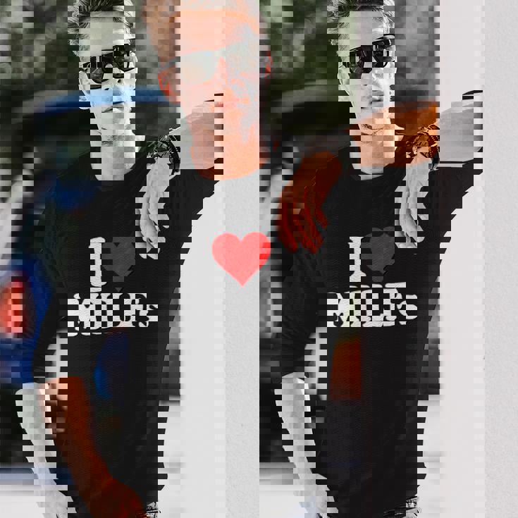 私は熟女が大好きです熟女が大好きです 長袖Tシャツ 彼への贈り物