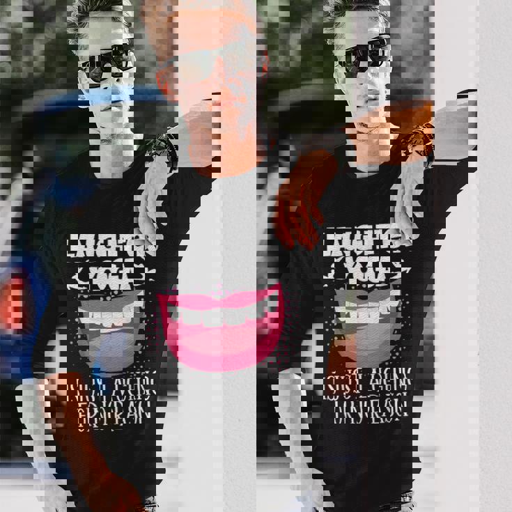 笑いヨガは理由もなくただ笑うだけの瞑想 長袖Tシャツ 彼への贈り物