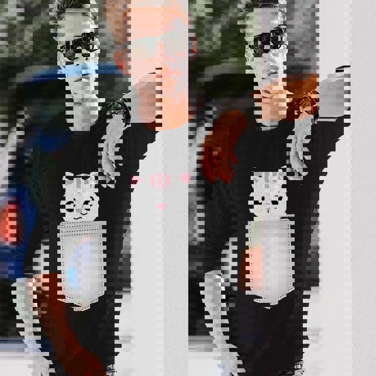 胸ポケットの猫 長袖Tシャツ 彼への贈り物