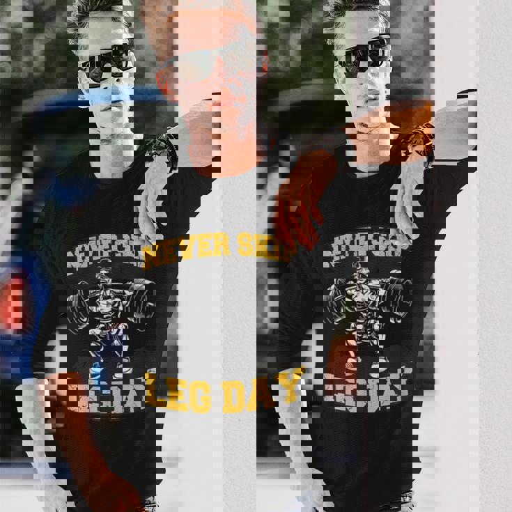 脚の日をスキップすることはありません 面白いワークアウト ジム メンズ ボディビル 長袖Tシャツ 彼への贈り物