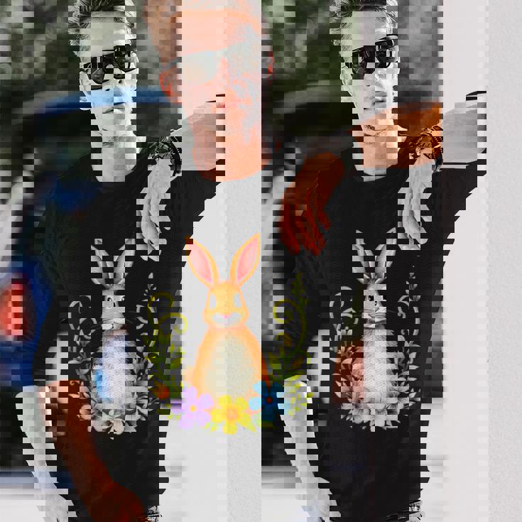 花と葉を持つ愛らしいウサギ 自然デザイン 長袖Tシャツ 彼への贈り物