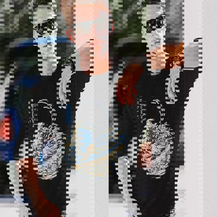 葛飾 北斎 神奈川沖浪裏 有名なヴィンテージアート ラーメン好き ラーメンオタク ラーメン 面白い ネタ ごはん 飯 麺 長袖Tシャツ 彼への贈り物