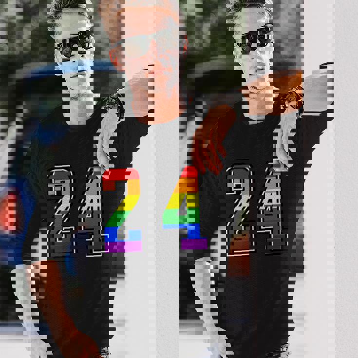 虹 24チーム短期大学スポーツレインボーカラー番号制ユニフォーム 長袖Tシャツ 彼への贈り物