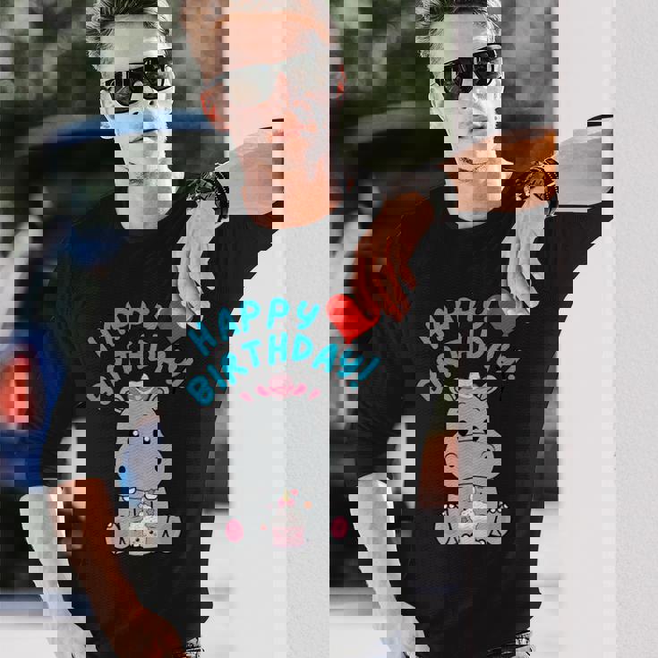 誕生日おめでとうギフト かわいいカバが彼女の誕生日を祝います 長袖Tシャツ 彼への贈り物