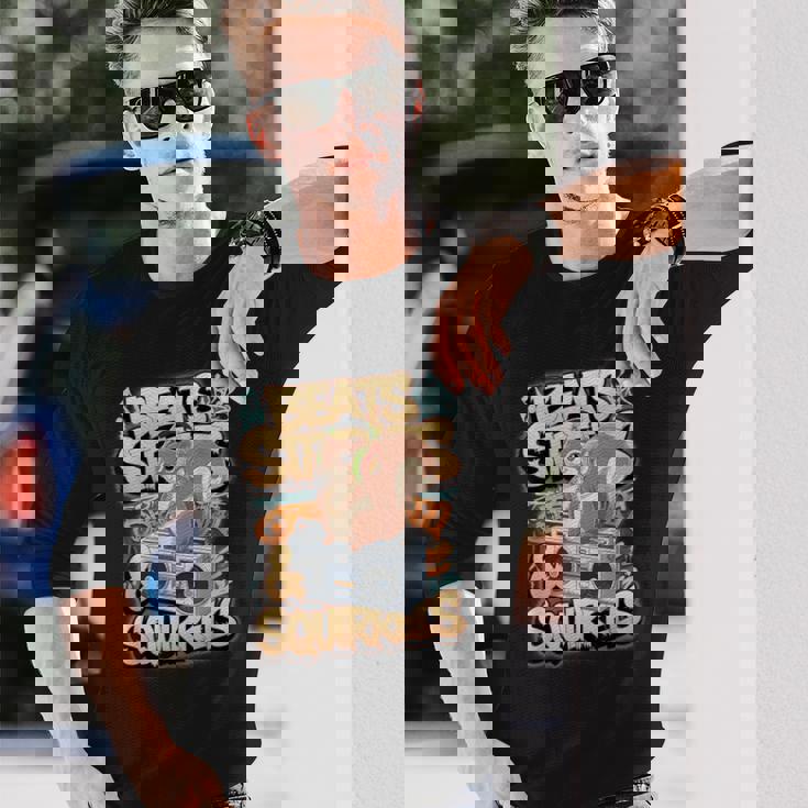 都市公園の都会のリス スタイリッシュで楽しいどんぐりアドベンチャー 長袖Tシャツ 彼への贈り物