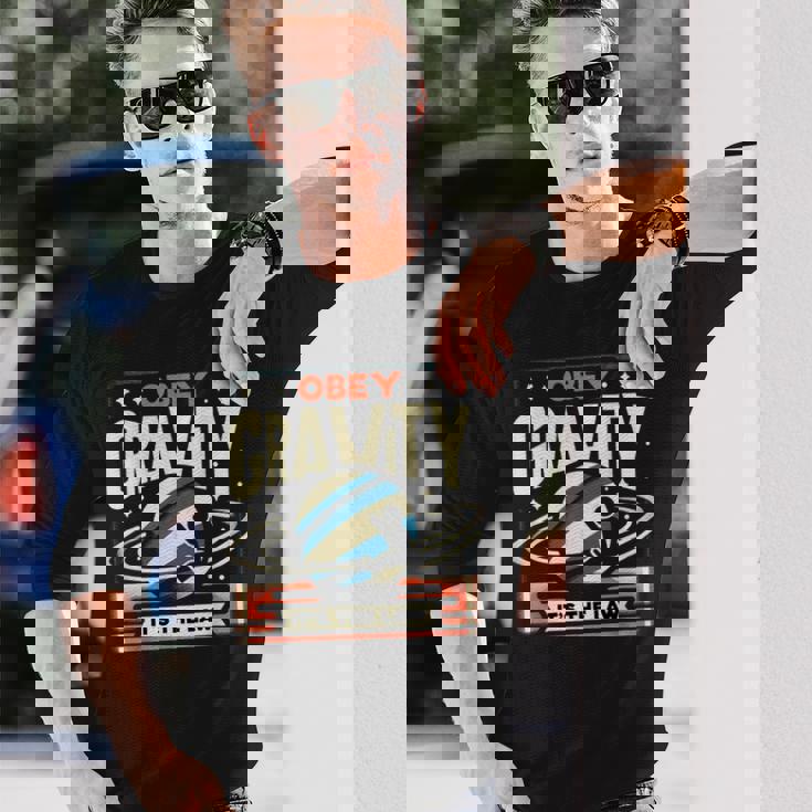 重力に従いなさい、それが法です Obey Gravity It's The Law 長袖Tシャツ 彼への贈り物