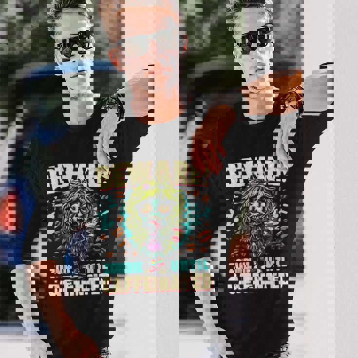 面白いコーヒーゾンビガール、カフェインが入るまでゾンビに注意 長袖Tシャツ 彼への贈り物