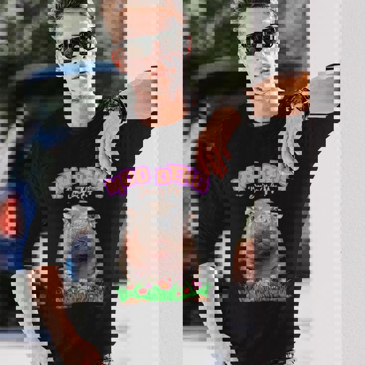 面白いムーデンかわいい赤ちゃんの有名なピグミーカバ 長袖Tシャツ 彼への贈り物