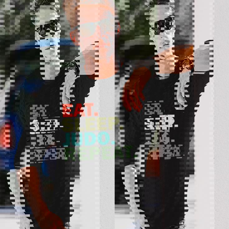 面白い柔道家が寝る柔道を食べる 長袖Tシャツ 彼への贈り物