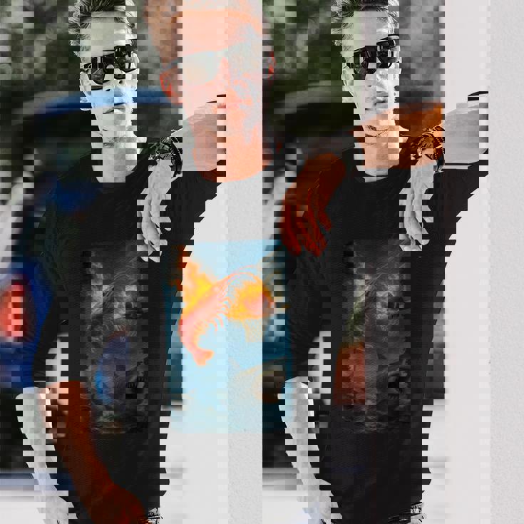 面白い燃えるようなエビスラムダンキングサメのミーム。 長袖Tシャツ 彼への贈り物