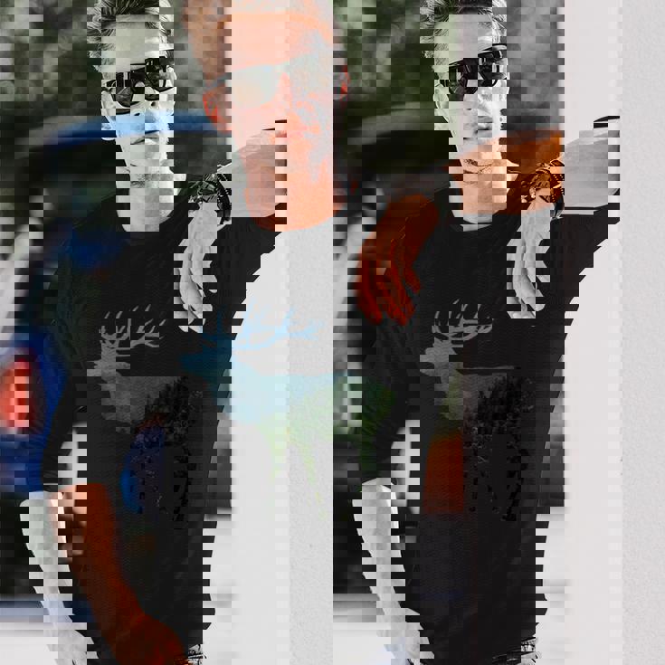 鹿と木 赤い鹿 ダム 鹿 森 木 雄鹿 長袖Tシャツ 彼への贈り物