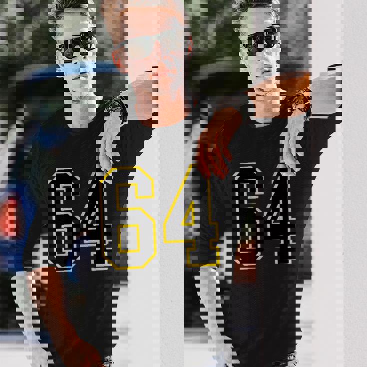 黒と黄色のカレッジスポーツスタイルの64番。 長袖Tシャツ 彼への贈り物