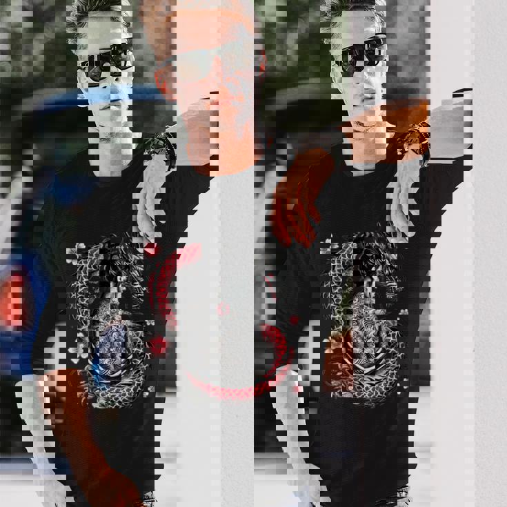 龍と刺青芸者 長袖Tシャツ 彼への贈り物