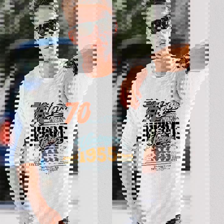 70歳の誕生日 ヴィンテージ 1955 70 Years Of Being Awesome レトロ 長袖Tシャツ 彼への贈り物