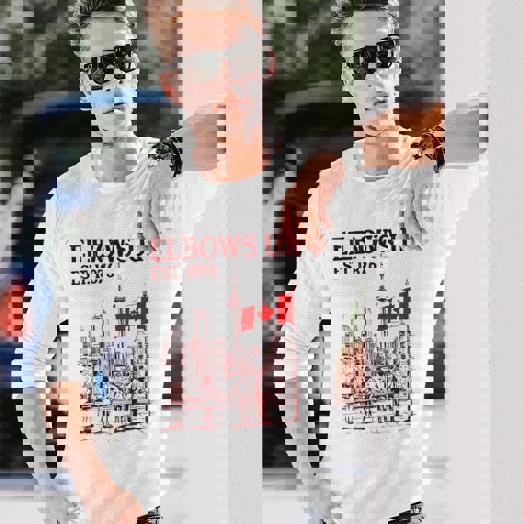 Elbows Up Canada Est 1867 カナダ国旗 カナダ地図 カナダ 長袖Tシャツ 彼への贈り物