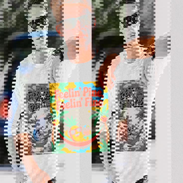 Feelin' Pine Feelin' Fine パイナップル トロピカル ビーチ 楽しい 長袖Tシャツ 彼への贈り物