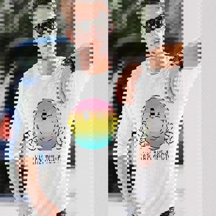 Have A Nice Day Winkingmile Face Peace Wink Happy Face 長袖Tシャツ 彼への贈り物