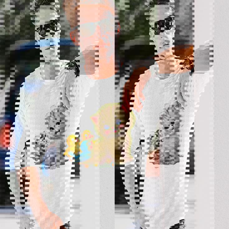 Kitten With Happy Little Birds 長袖Tシャツ 彼への贈り物