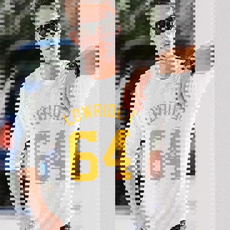 Lowrider 64 Jersey Number On The Back Classic Lowrider Car 長袖Tシャツ 彼への贈り物