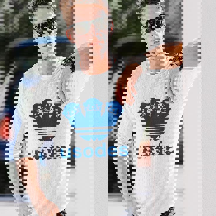 【バックプリント・背中側】ウソデス Usodes かわうそです。《ブルー 青》スポーツ ブランド パロディ 面白い 長袖Tシャツ 彼への贈り物