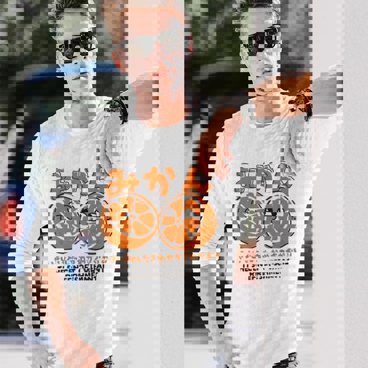 みかん柑橘 鮮やかな爽快感 日本語漢字付き 長袖Tシャツ 彼への贈り物