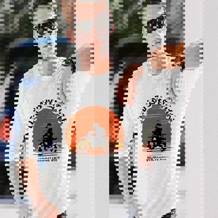 アドベンチャー バイク おもしろ ツーリング 人生は冒険だ オフロードバイクバイク イラスト 長袖Tシャツ 彼への贈り物