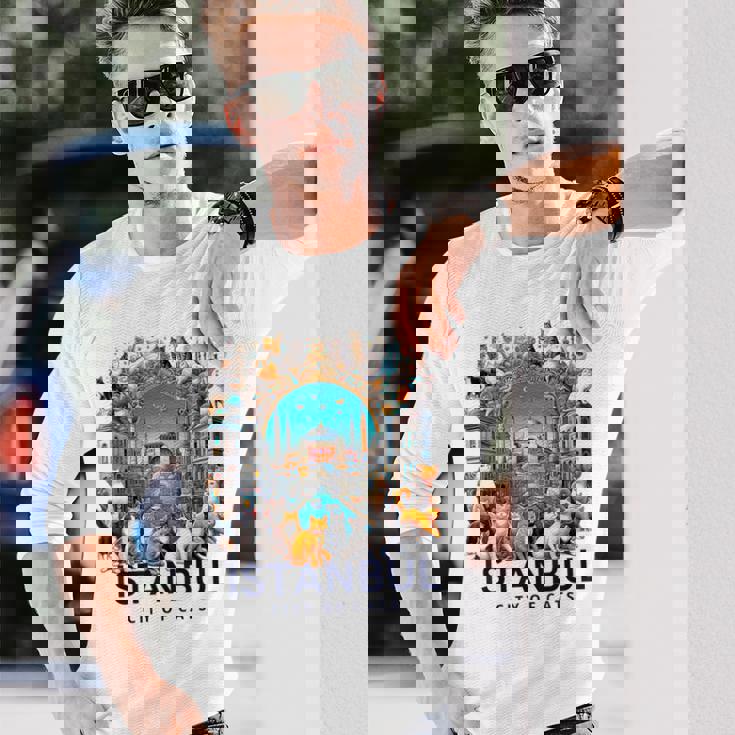 イスタンブール、トルコ 猫の街 Istanbul Turkey City Of Cats 長袖Tシャツ 彼への贈り物