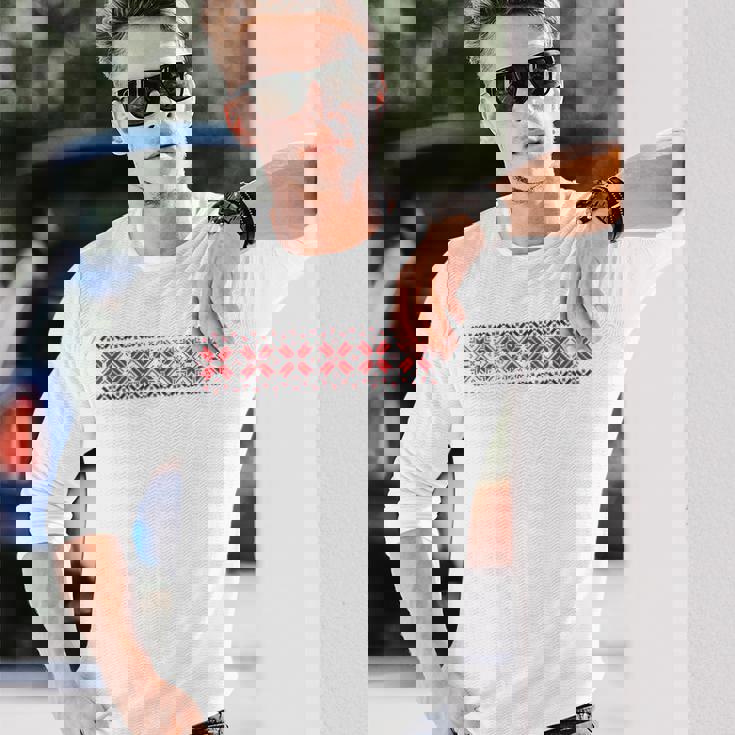 ウクライナの刺繍入り民族コスチュームyshyvanka ウクライナ 長袖Tシャツ 彼への贈り物