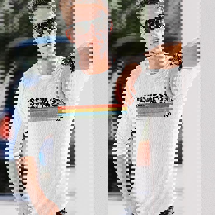 オシュコシュ、ウィスコンシン州エリアコード 920 レトロヴィンテージスタイルtシャツ 長袖Tシャツ 彼への贈り物