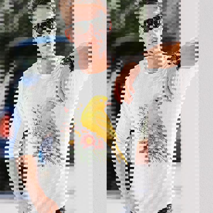 カナリアの鳥好き、ピンクの花のかわいい鳥、自然。 長袖Tシャツ 彼への贈り物