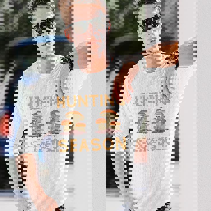 キノコ狩りの季節 長袖tシャツ 長袖Tシャツ 彼への贈り物