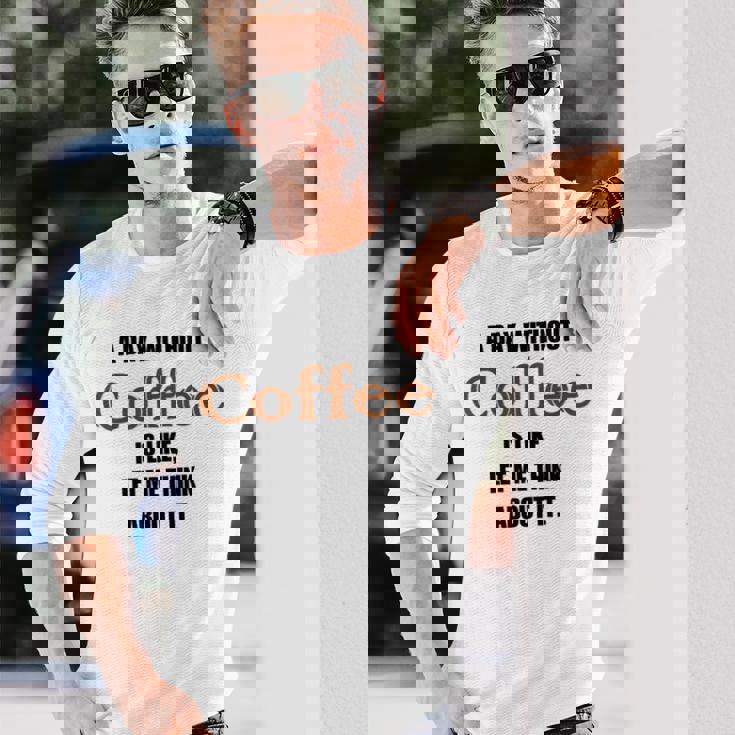 コーヒーのない一日はそういうもの、考えてみましょう。 長袖Tシャツ 彼への贈り物