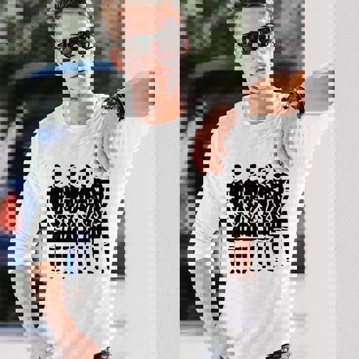 サッカー サッカー選手の壁 長袖Tシャツ 彼への贈り物