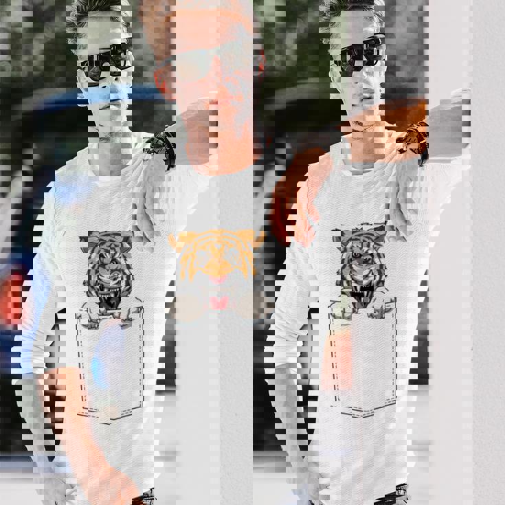 タイガー ポケットに入ったトラ 覗き見虎 長袖tシャツ 長袖Tシャツ 彼への贈り物