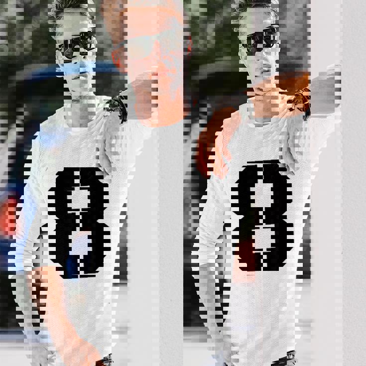 タイポグラフィ 太字 ステンシル 8番 数字 8 長袖Tシャツ 彼への贈り物