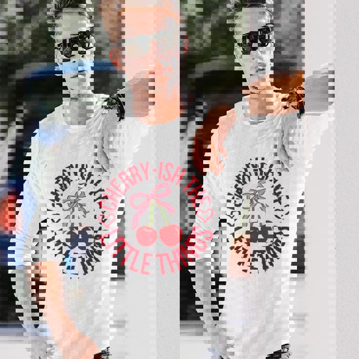 チェリーっぽいザ・リトル・シングス・ファニー・チェリッシュ・チェリー 長袖Tシャツ 彼への贈り物