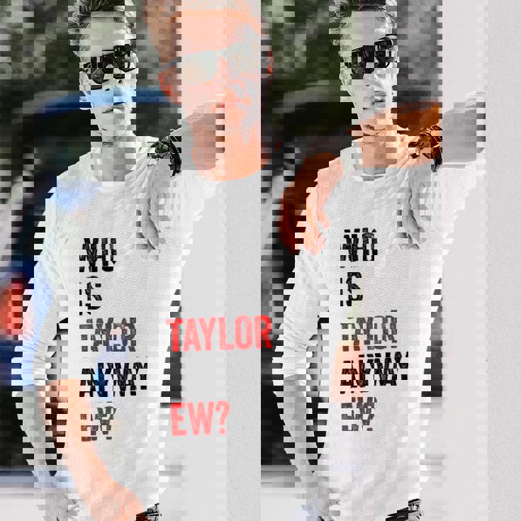 テイラー・ユーテイラーって誰？とにかく面白い 長袖Tシャツ 彼への贈り物