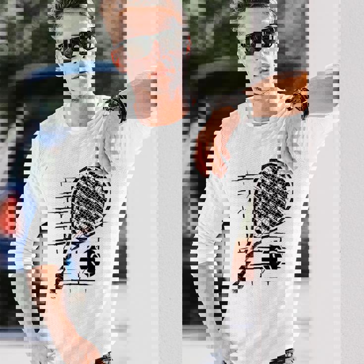 テニスラケット ボール シルエット 面白い スポーツ選手 コーチファン 長袖Tシャツ 彼への贈り物