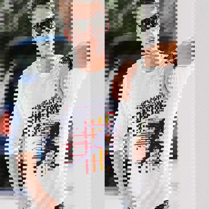 トラックアンドフィールド常に何かが残っている 長袖Tシャツ 彼への贈り物